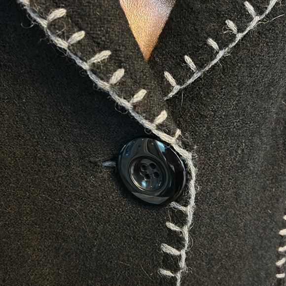 Floral Embroidered Wool Blazer - Picture 3 of 6